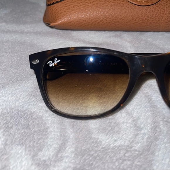 Ray-Ban Wayfarer Classic Sunglasses RB2132 - Picture 3 of 6
